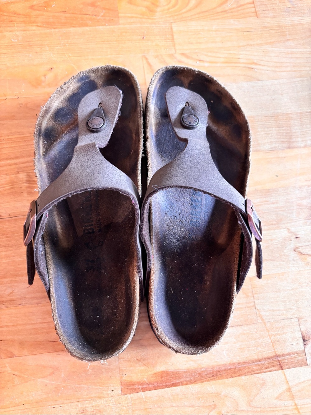 Birkenstock Gizeh Brown Leather Sandals